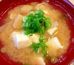 豆腐と玉ねぎのみそ汁